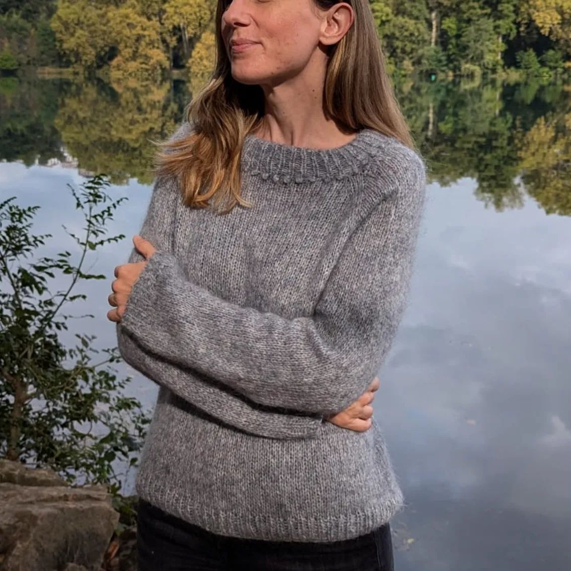 Le Picot sweater de Le Knit.

Un tricot super rapide et tout simple mais avec le joli détail des noppes tout autour du col. Réalisé avec le fil Givre de Phildar, hyper douce et légère. Il est parfaitement cosy, je l'adore 😍

🩶 Patron : Picot sweater par leneholmesamsoe 
🧶 Laine : Phil Givre de phildar_officiel coloris Flanelle

#picotsweater #leknit #leneholmesamsøe #phildar #philgivre #tricot #knitting #instatricot #knittersofinstagram #imakemyownclothes #slowfashion
