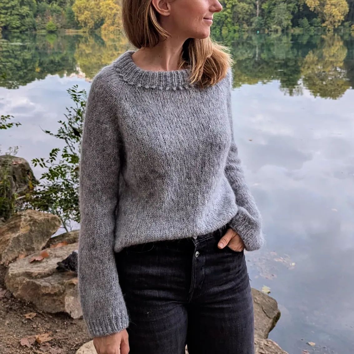 Le Picot sweater de Le Knit.

Un tricot super rapide et tout simple mais avec le joli détail des noppes tout autour du col. Réalisé avec le fil Givre de Phildar, hyper douce et légère. Il est parfaitement cosy, je l'adore 😍

🩶 Patron : Picot sweater par leneholmesamsoe 
🧶 Laine : Phil Givre de phildar_officiel coloris Flanelle

#picotsweater #leknit #leneholmesamsøe #phildar #philgivre #tricot #knitting #instatricot #knittersofinstagram #imakemyownclothes #slowfashion
